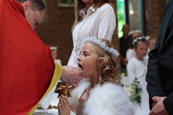 Comment organiser la communion ou la confirmation de votre enfant ?